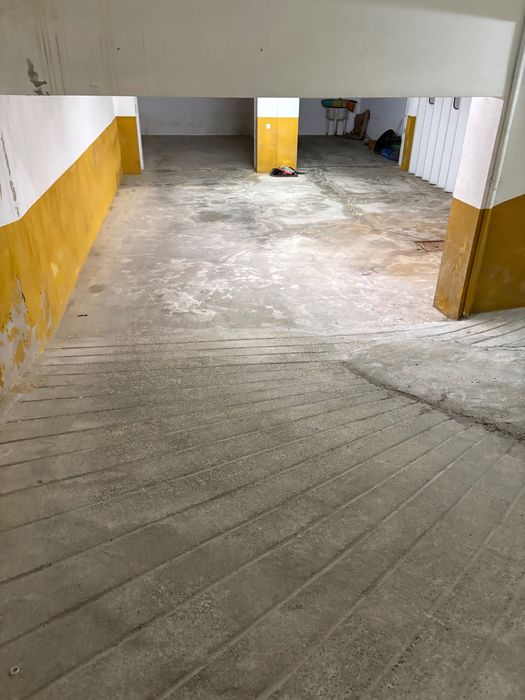 Garagem fechada | Box | Centro de Espinho | 50 m2