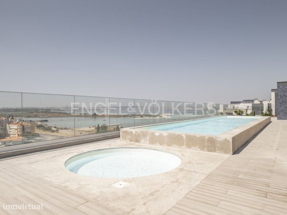 T2 Duplex com Terraço, Jacuzzi e Vista Deslumbrante