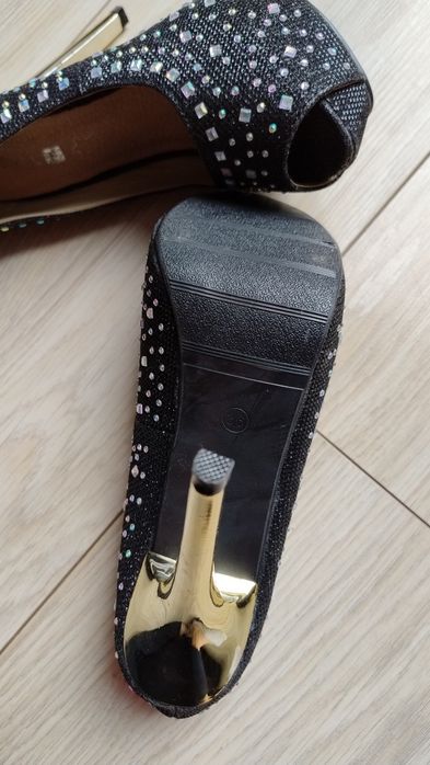 Szpilki nowe rozmiar 36