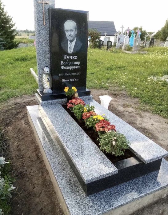 Установка и изготовление памятников из гранита
