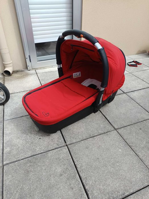 Vendo conjunto de transporte para bebé.