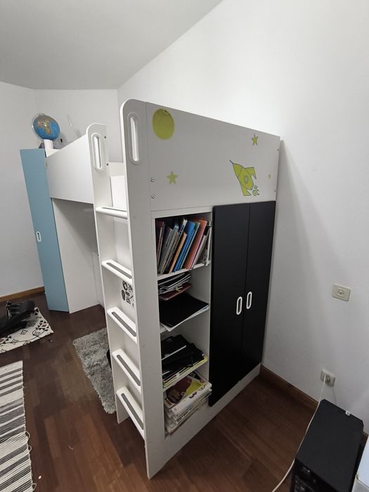 Cama alta com secretária