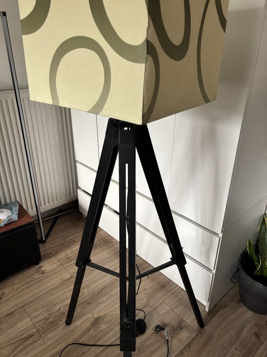 Sprzedam lampę podłogową