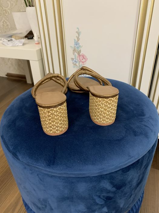 Босоніжки зручний каблук