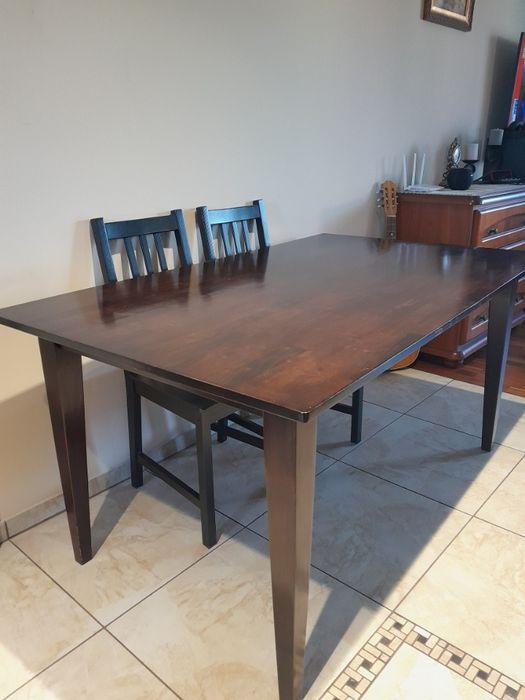 Stół drewniany ciemny