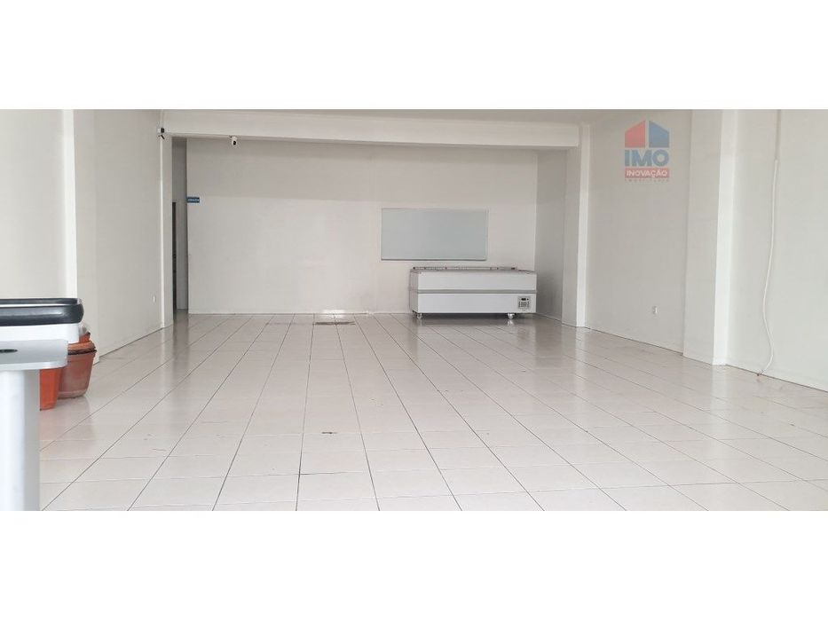 Loja Comercial Com Duas Salas E Wc E Excelente Visibilidade