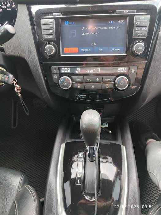 Автомобіль Nissan rogue