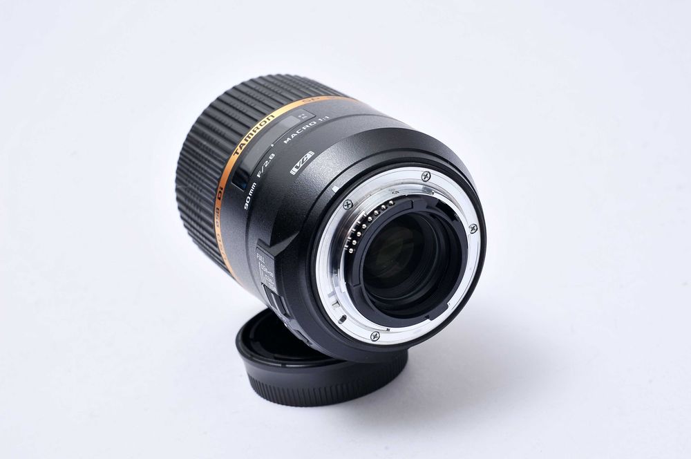 Tamron SP 90mm f/2.8 USD DI VC para Nikon F ou Z (com adaptador)