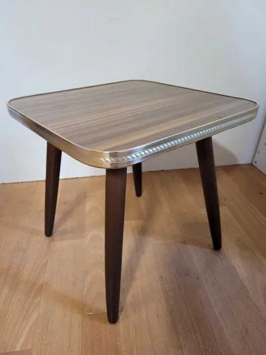 Stoliczek patyczak z PRL kwietnik