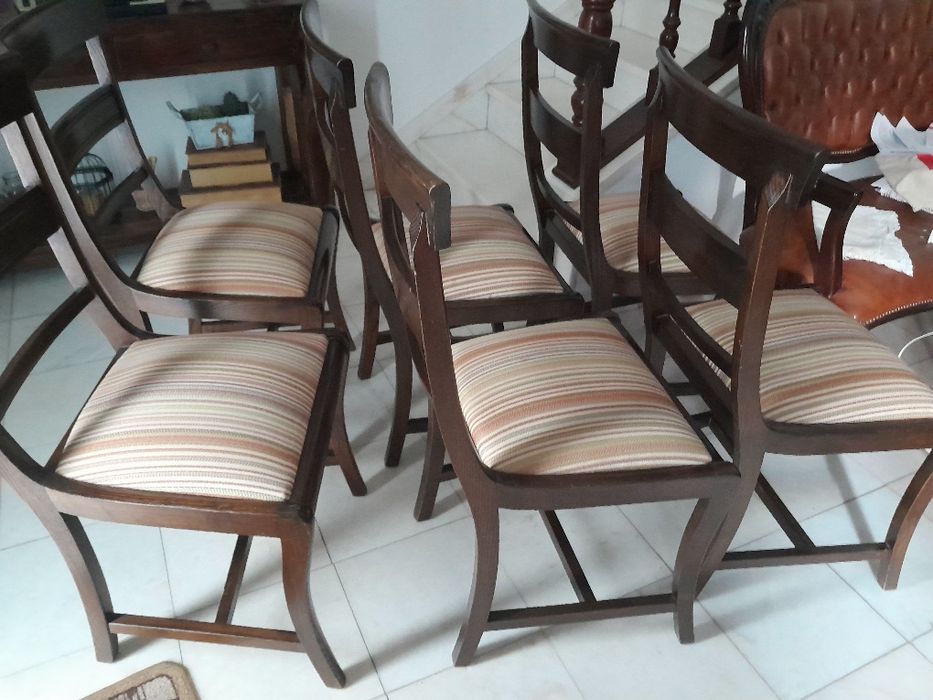 Mesa de sala de jantar e 6 cadeiras