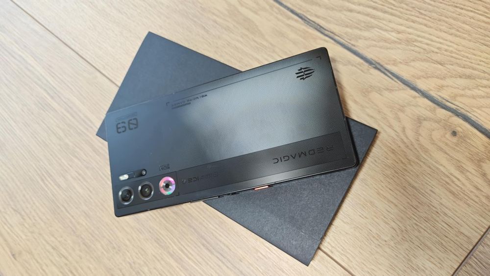 Smartfon REDMAGIC 9 Pro 5G 12/256GB 6.8" 120Hz Czarny + 2x ETUI