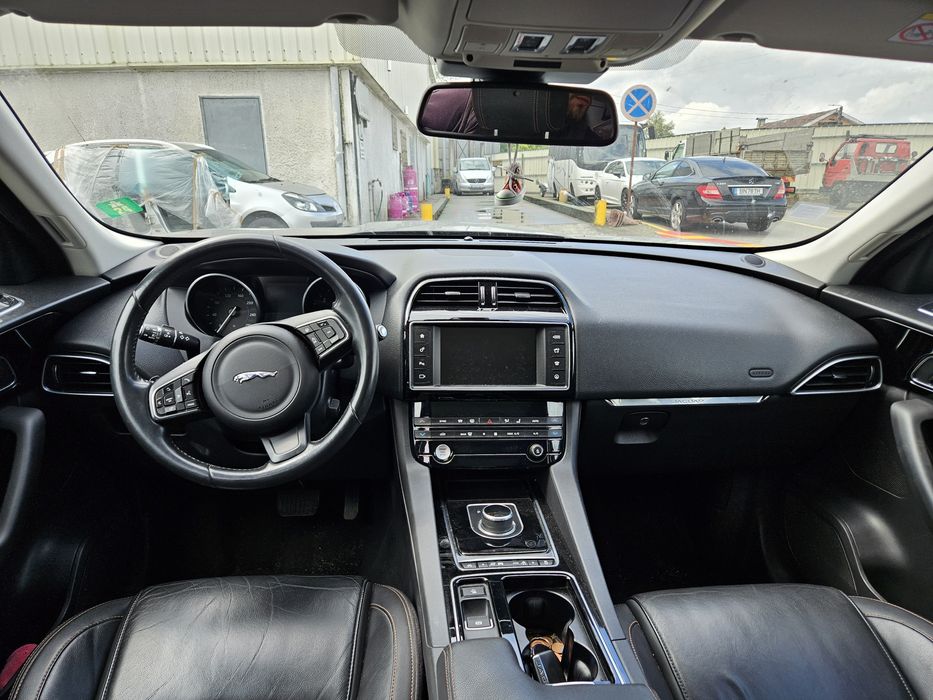 Jaguar F-Pace 2.0D AWD de 2017 para peças