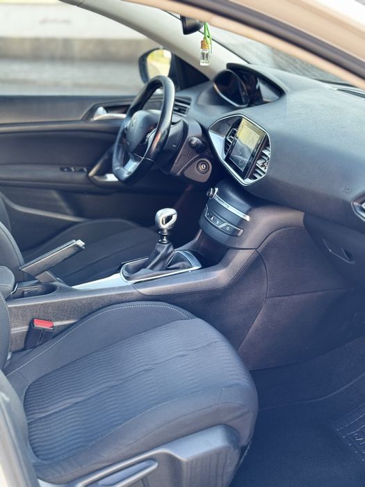 Peugeot 308 — fotografia 4