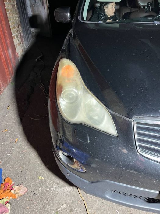 Поліровка фар автомобіля