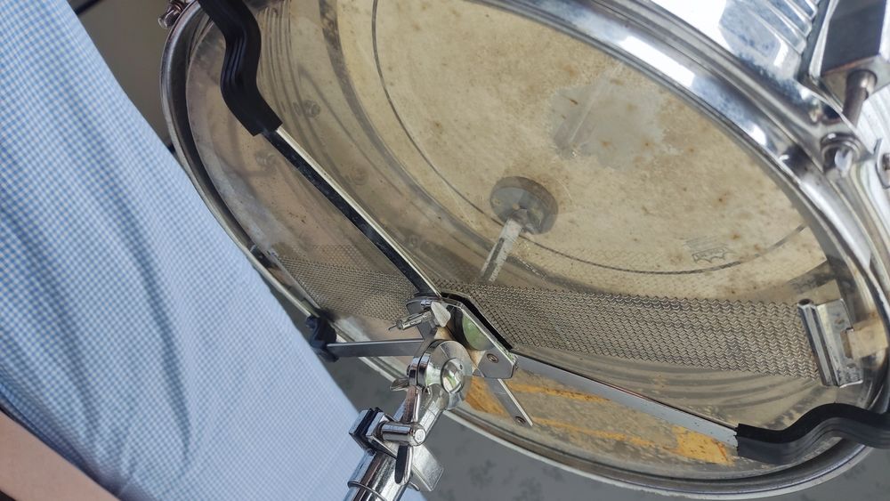 Tarola caixa de percussão com pele da Remo