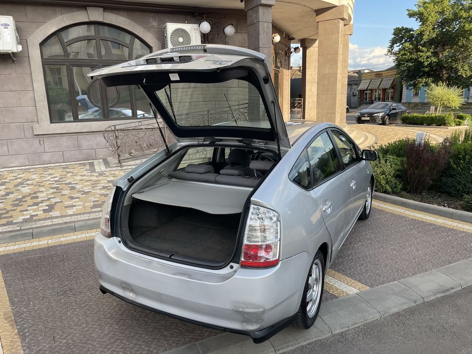 Toyota Prius /на уверенном ходу!!