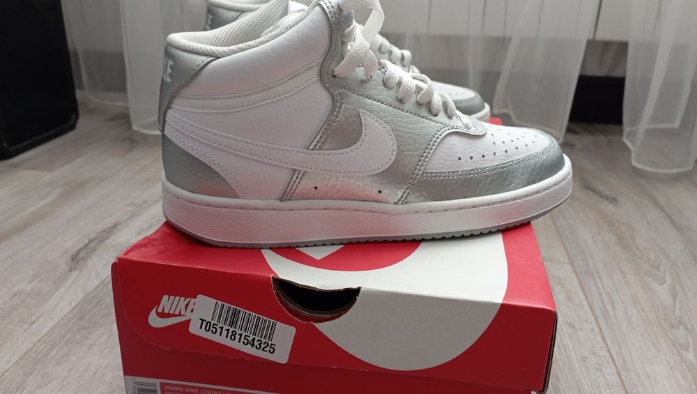 Кроссовки Nike  оригинал.