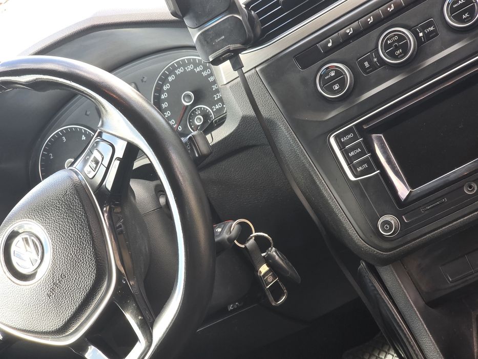 Volkswagen Caddy 2015 року • 2.0 TDI 110 кВт / 150 к.с. • DSG • Long • 7 місць
