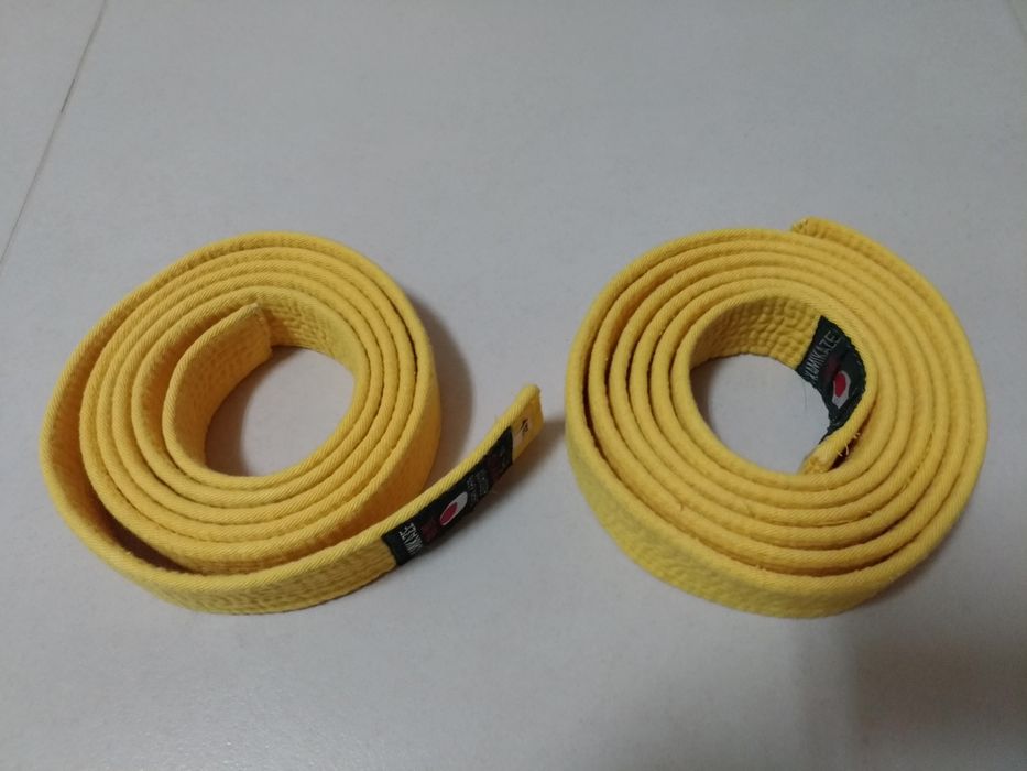 Cinto amarelo de Karate marca Kamikaze (encurtado)
