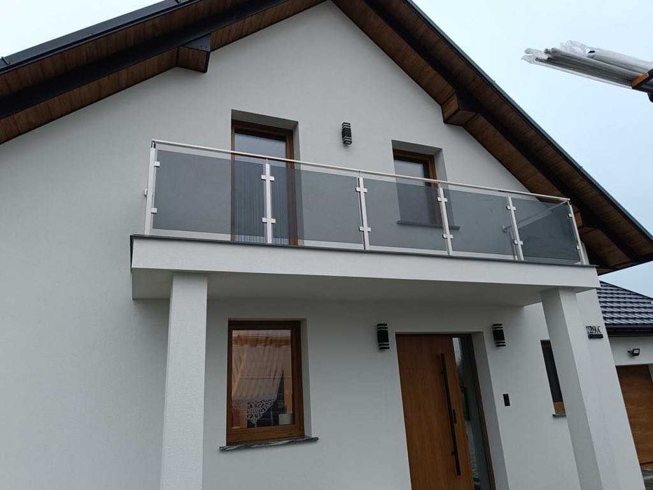 balustrada nierdzewna szybą szklana balkonowa taras malowana proszkowo
