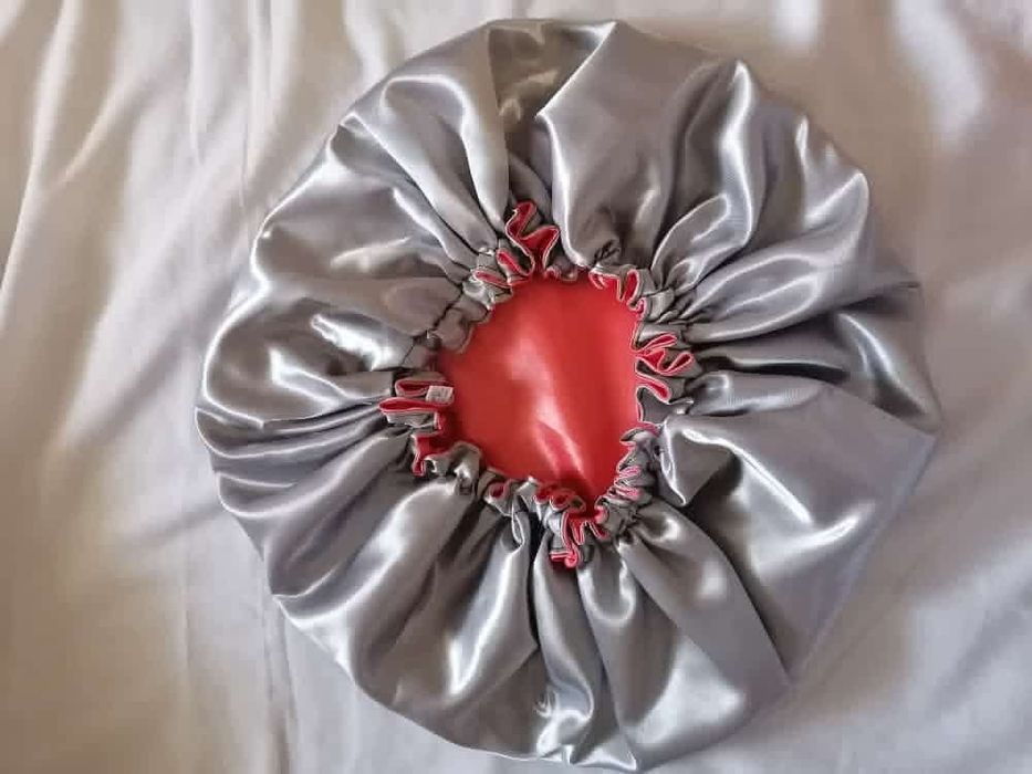 Toucas de cetim reversíveis