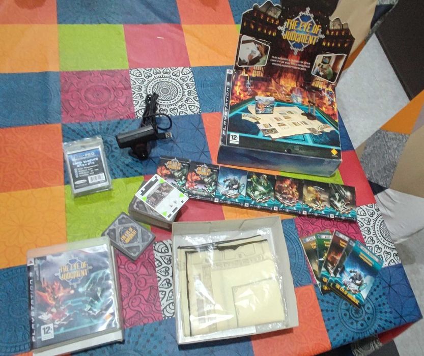 PS3 The Eye Of Judgment + Theme Decks + 2 Booster Packs + Extras