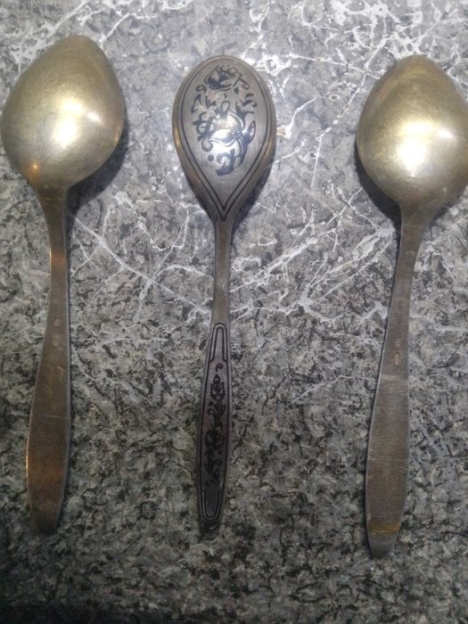 Ложки серебро продам