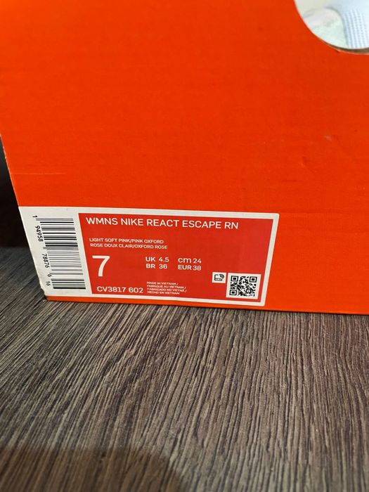 Кросівки жіночі Nike React Escape, ромір 38