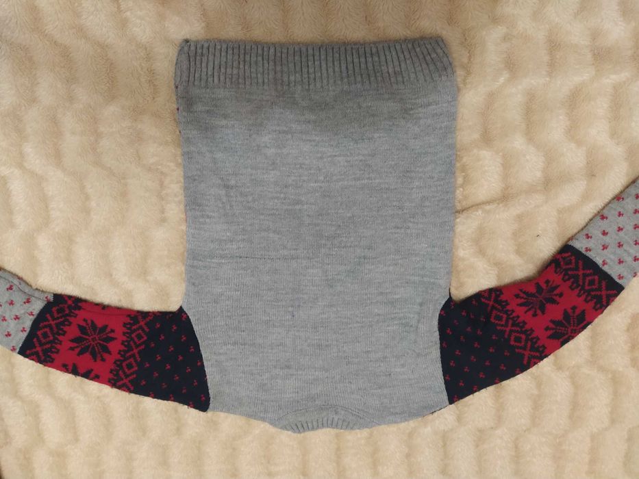 Продам новорічний вовняний светр на 9-10 років