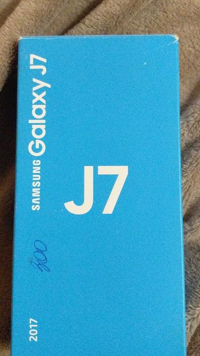 Продам на запчастини телефон