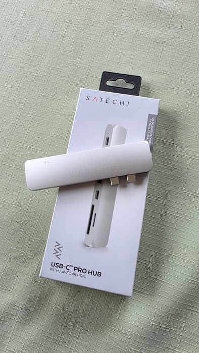 Satechi Pro HUB - wieloportowa przejściówka do MacBooka srebrna