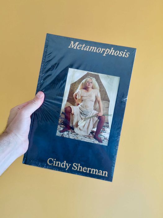 Livro Cindy Sherman: Metamorfose / novo, ainda selado