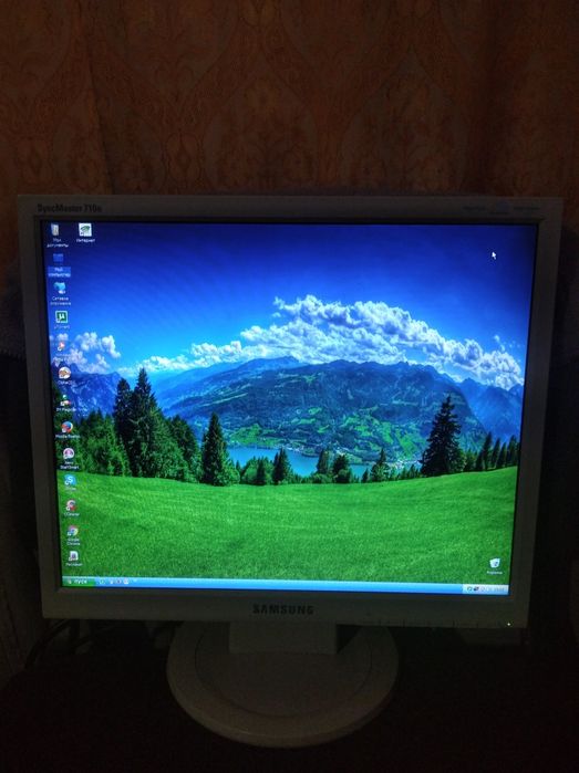 Монітор Samsung SyncMaster 710N
17 дюймів - робочий . Підійде для комп