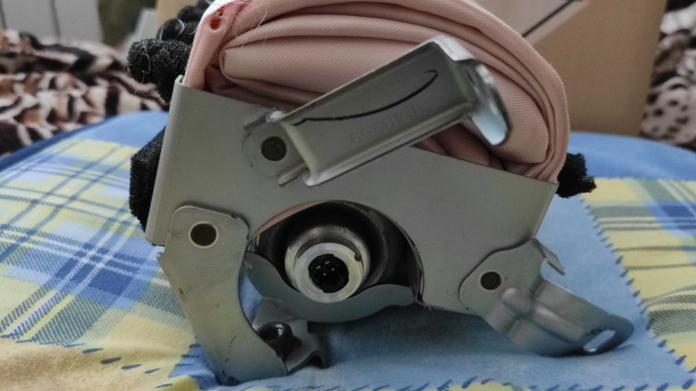 Подушка безопасности Toyota Yaris Lexus IS 45130-0D350-E0 04007-17652