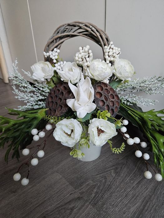 Kompozycja w donicy, stroik, ozdoba, wiązanka na pomnik, na cmentarz