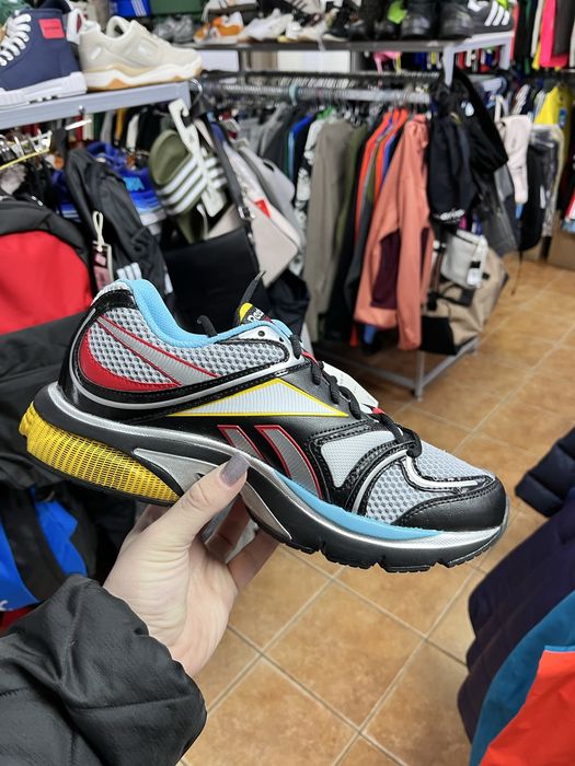 Кросівки чоловічі