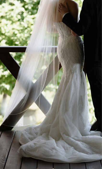 Весільна сукня рибка зі шлейфом