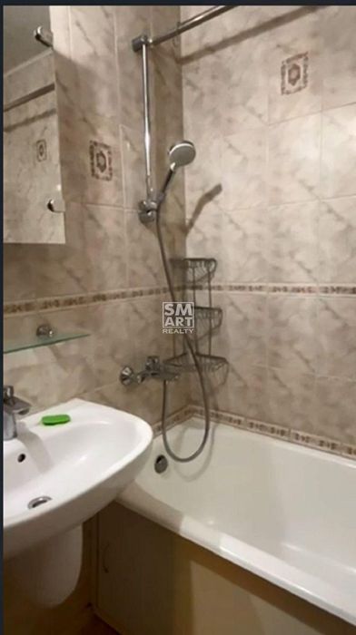 Продам 2-к квартиру 57м2. ул. Оболонский пр-т, 32. 70000 $