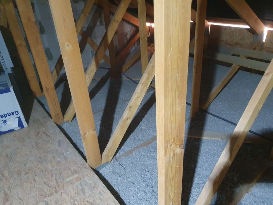 Wdmuchiwanie wełny celulozy ocieplanie stropów poddaszy naprawa