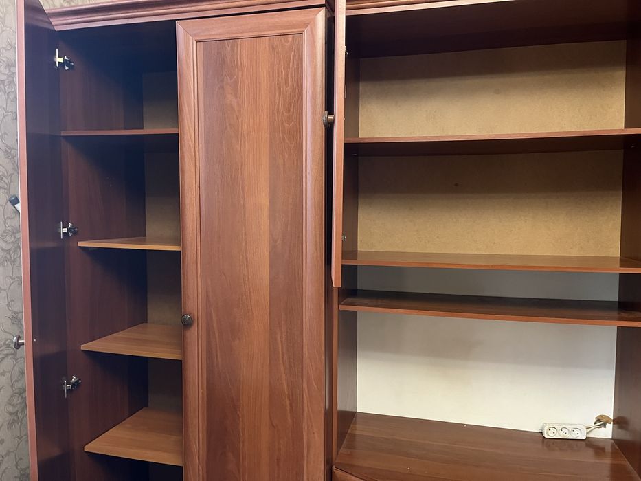 Продам  дешево стінку