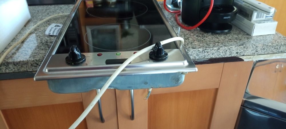 Placa vitroceramica com avaria num disco