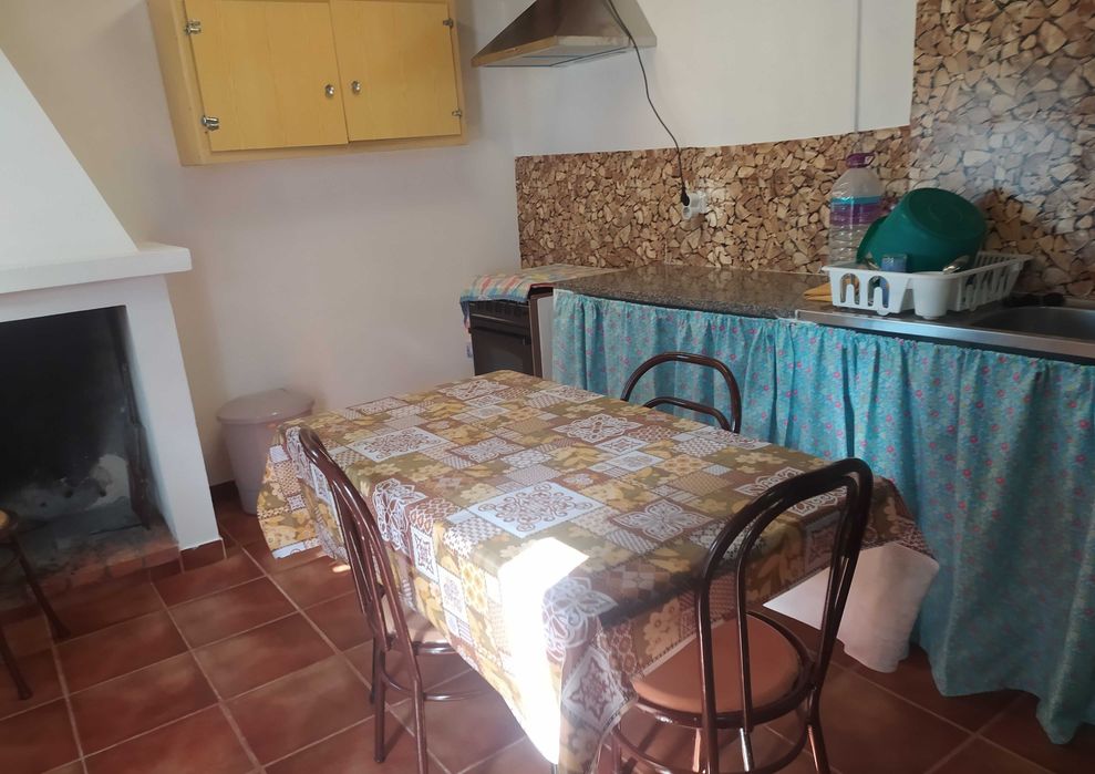 Arrenda-se T0 - perto da Longueira