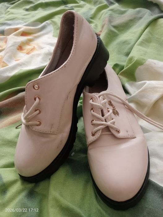 Взуття для дівчинки безкоштовно