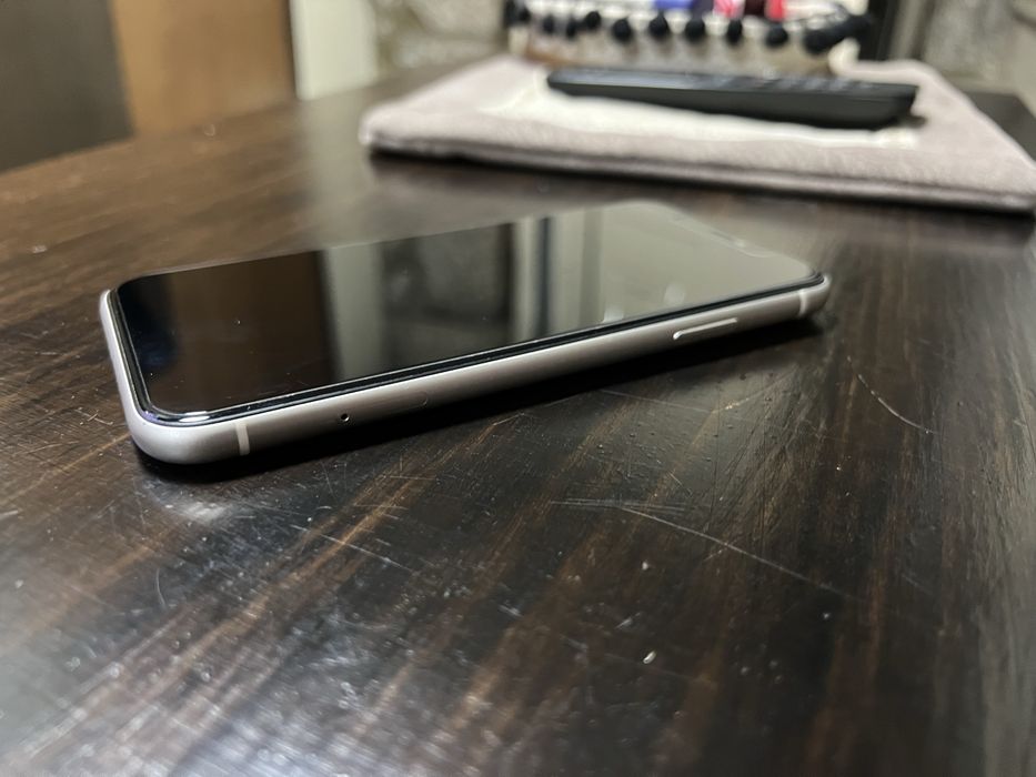 iphone 11 128GB + capas