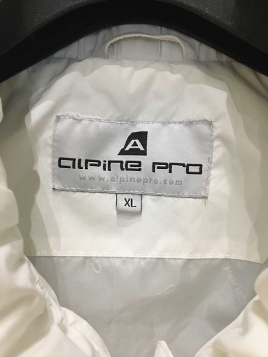 Жилетка белая на синтепоне "Alpine Pro" XL Отличное состояние
