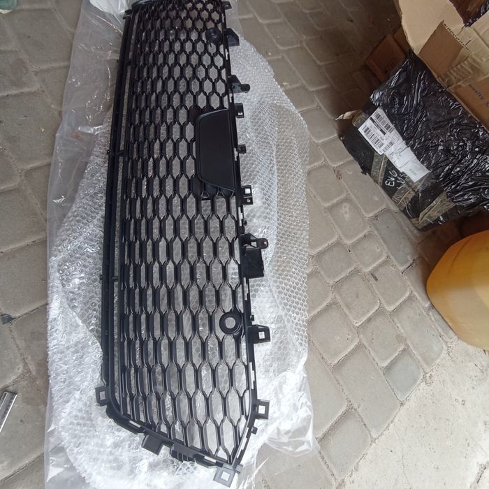 Решітка нижня під парктроніки Jeep Grand Cherokee WL