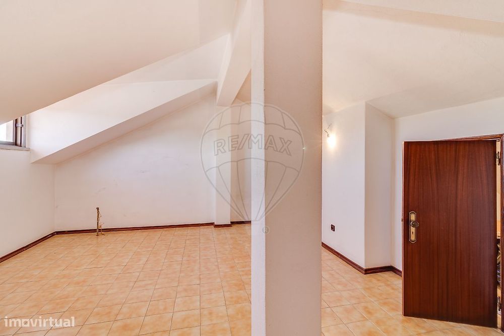 Moradia T4 para venda