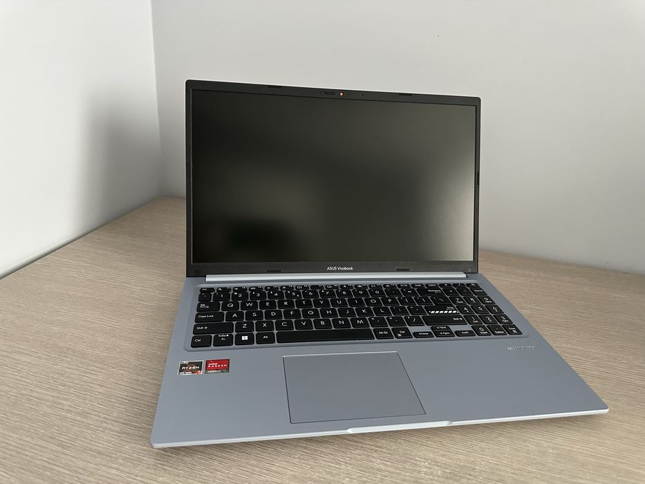Laptop Asus Vivobook model: m1502l
