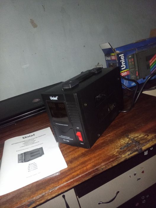 Uniel 500Va Стабілізатор напруги 140-260V