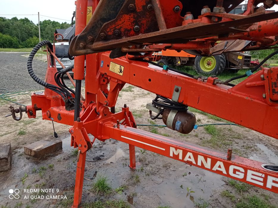 Продам плуг KUHN семи корпусний